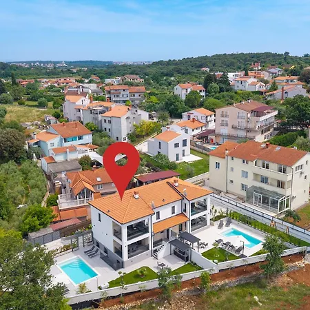 Antares - Mit Pool Villa