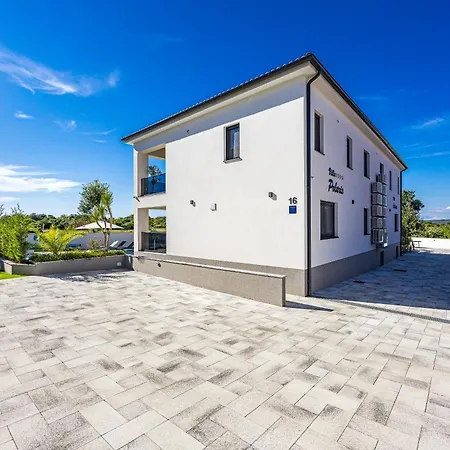 Antares - Mit Pool Villa Pula