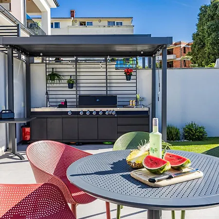 Antares - Mit Pool Villa Pula