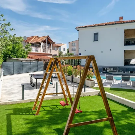 Antares - Mit Pool Villa