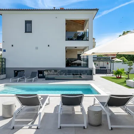 Villa Antares - Mit Pool