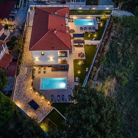 Antares - Mit Pool Villa *